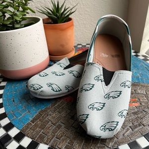 🏈 Philadelphia Eagles NFL Team Logo Slip-on Canvas Shoes 🦅